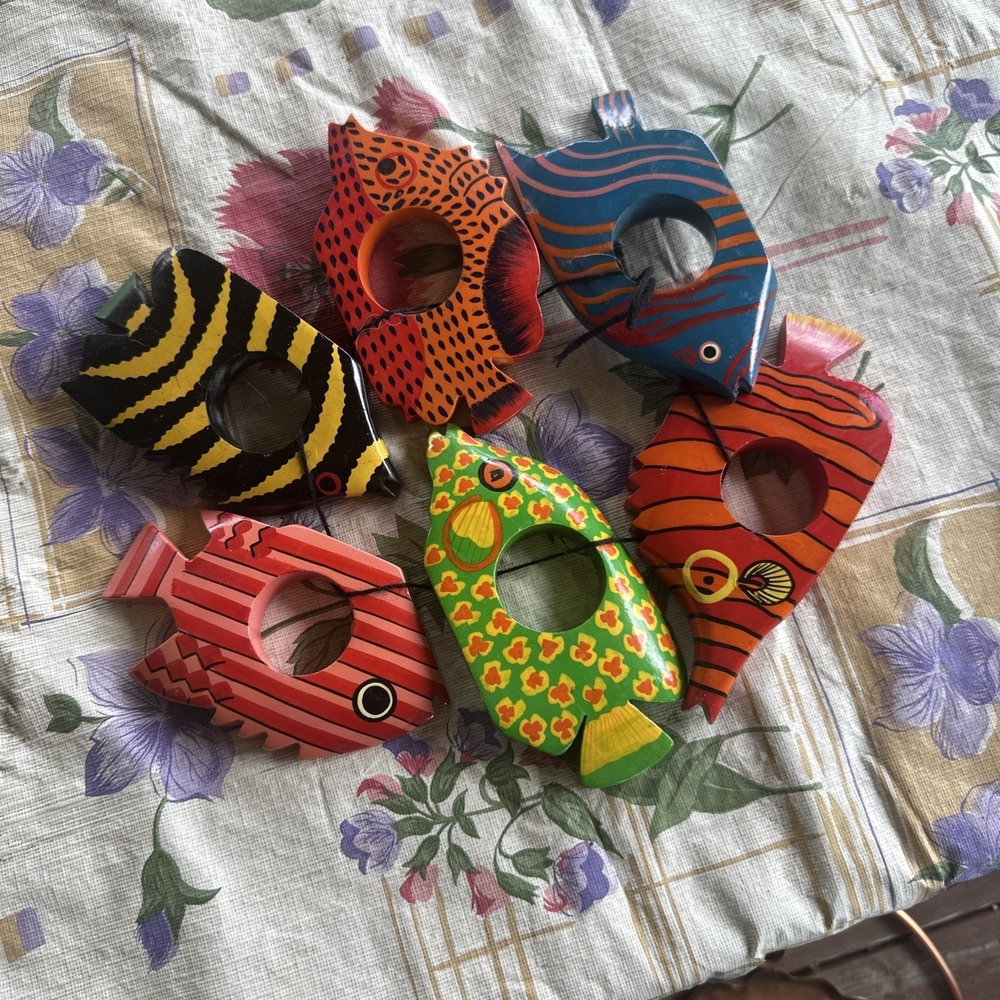 6 VTG Handcrafted Painted Wooden Tropical Fish Napkin Rings Beautiful Detail